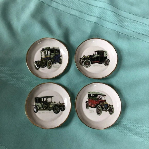 Lot of Four Vintage Canadian Made Mini Plates - Picture 4 of 11